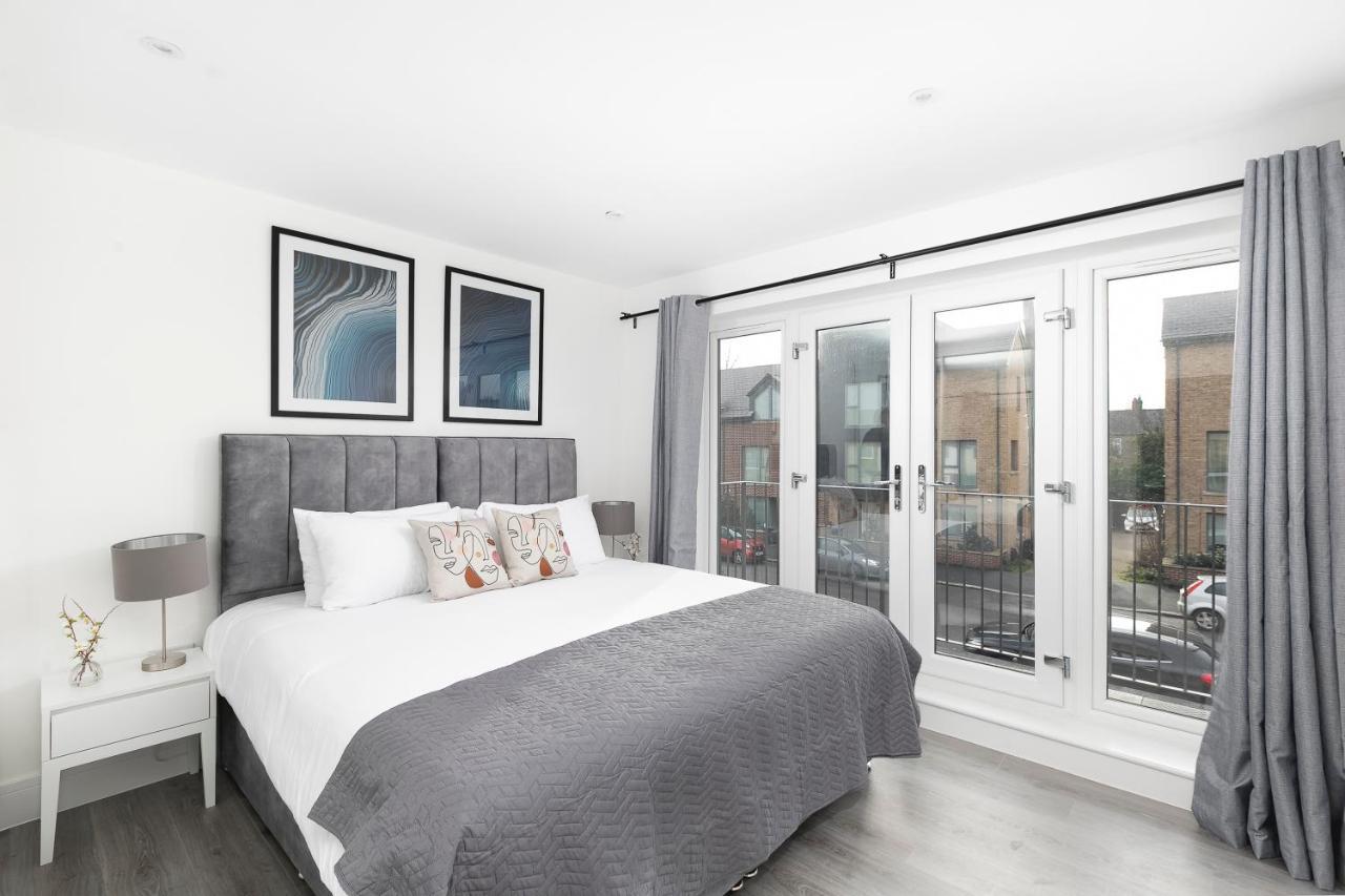 Skyvillion - London Chase With Parking & Wifi Apartment Enfield