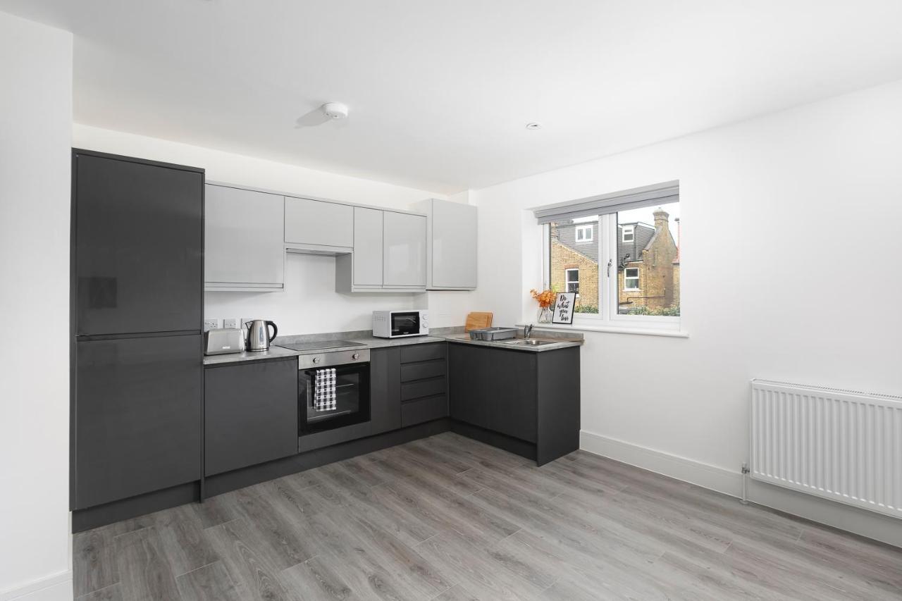 Skyvillion - London Chase With Parking & Wifi Enfield