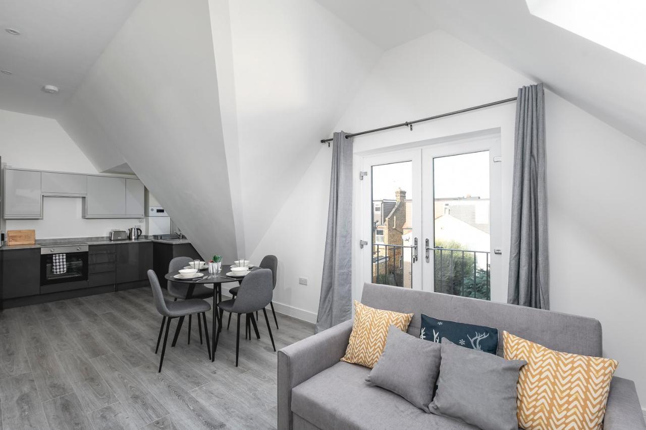 Appartamento Skyvillion - London Chase With Parking & Wifi *
