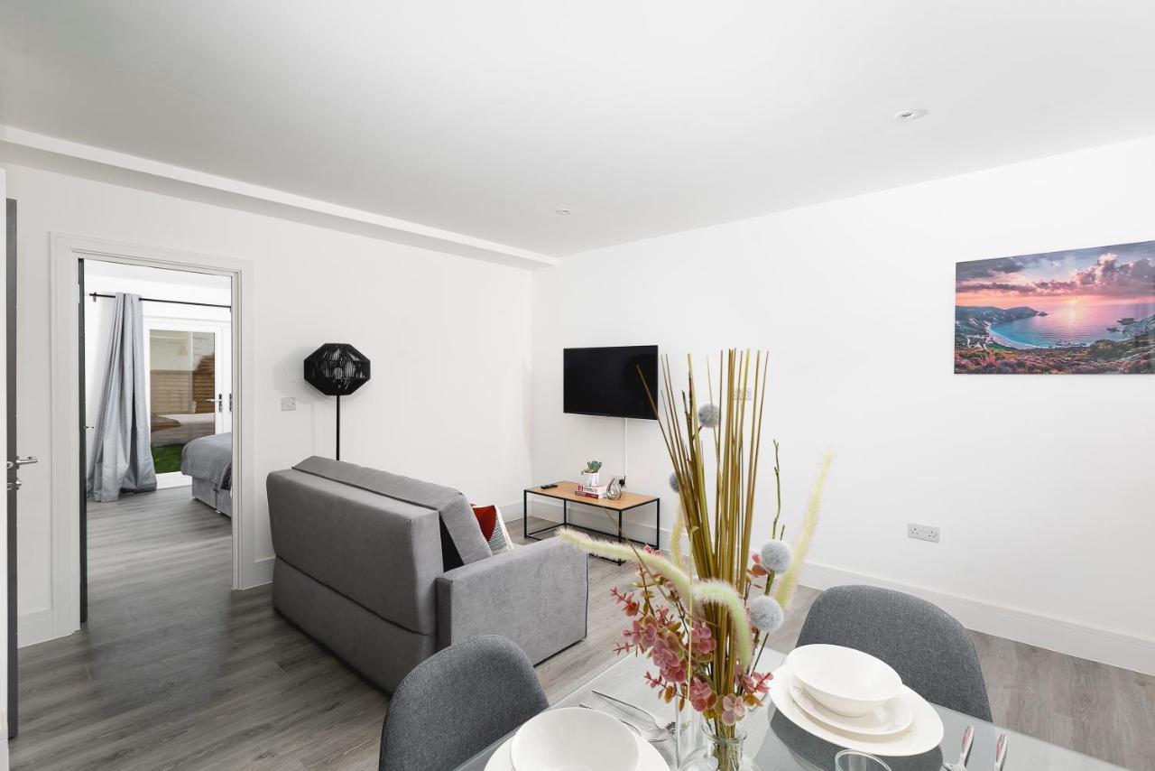 Skyvillion - London Chase With Parking & Wifi Apartment Enfield