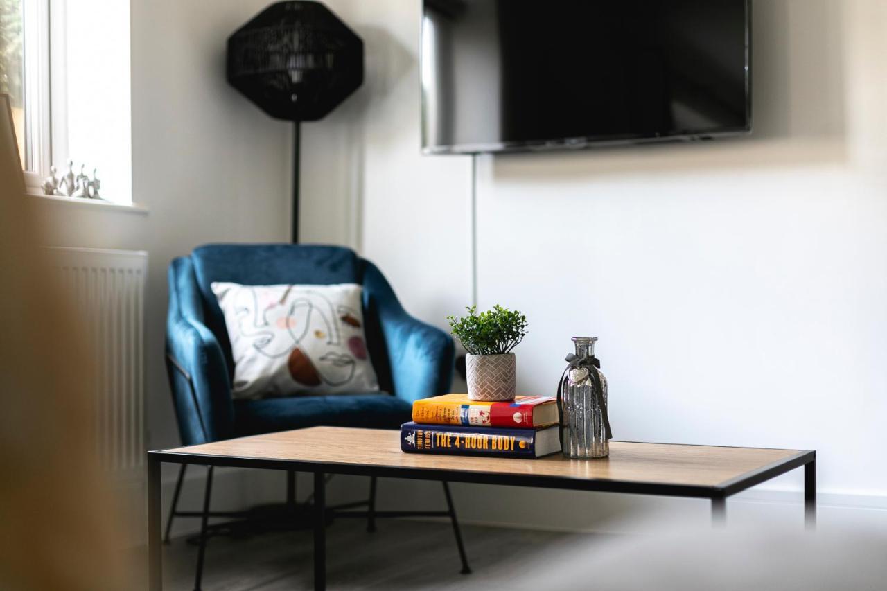 Skyvillion - London Chase With Parking & Wifi *