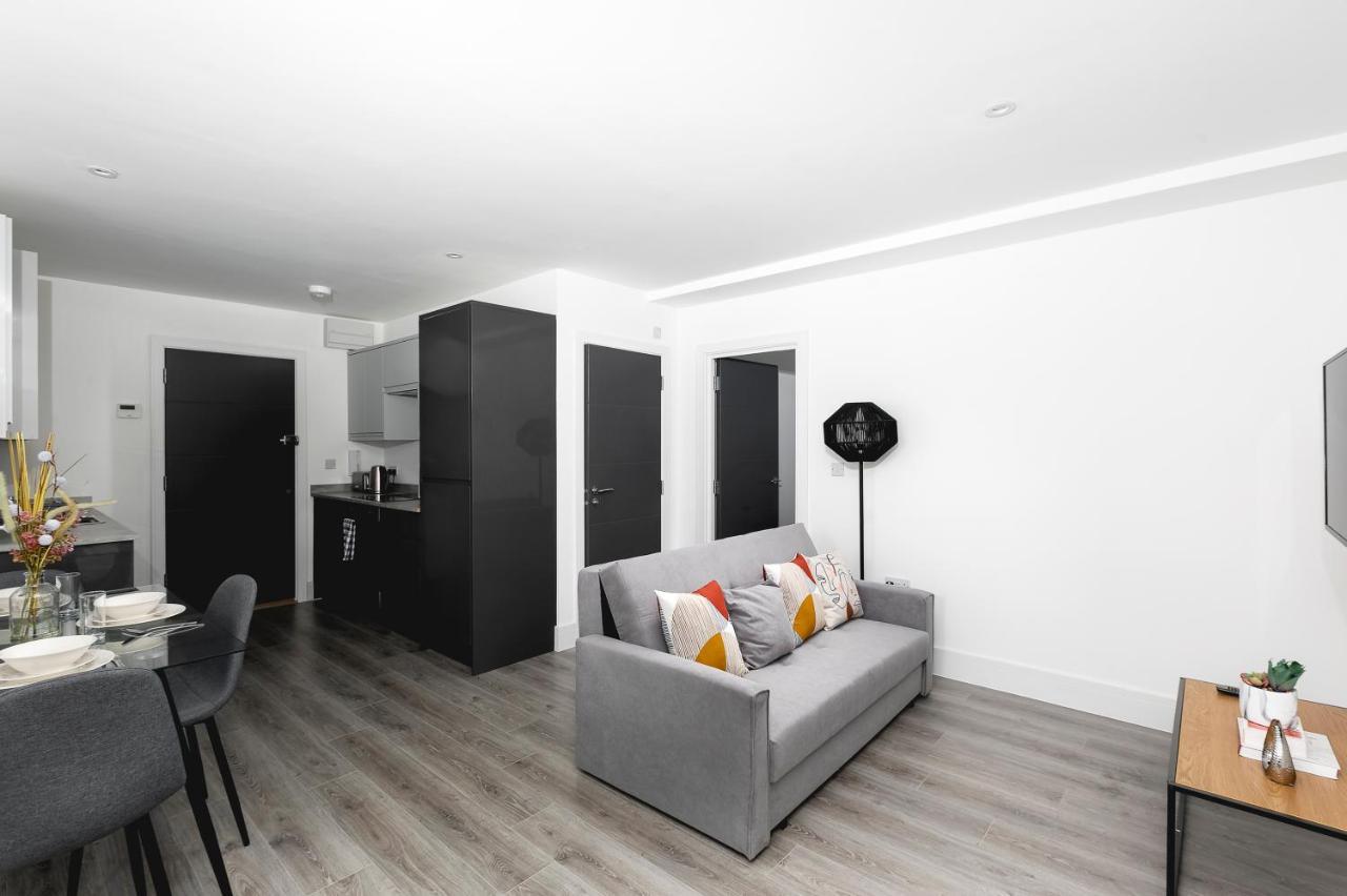 Skyvillion - London Chase With Parking & Wifi Apartment Enfield