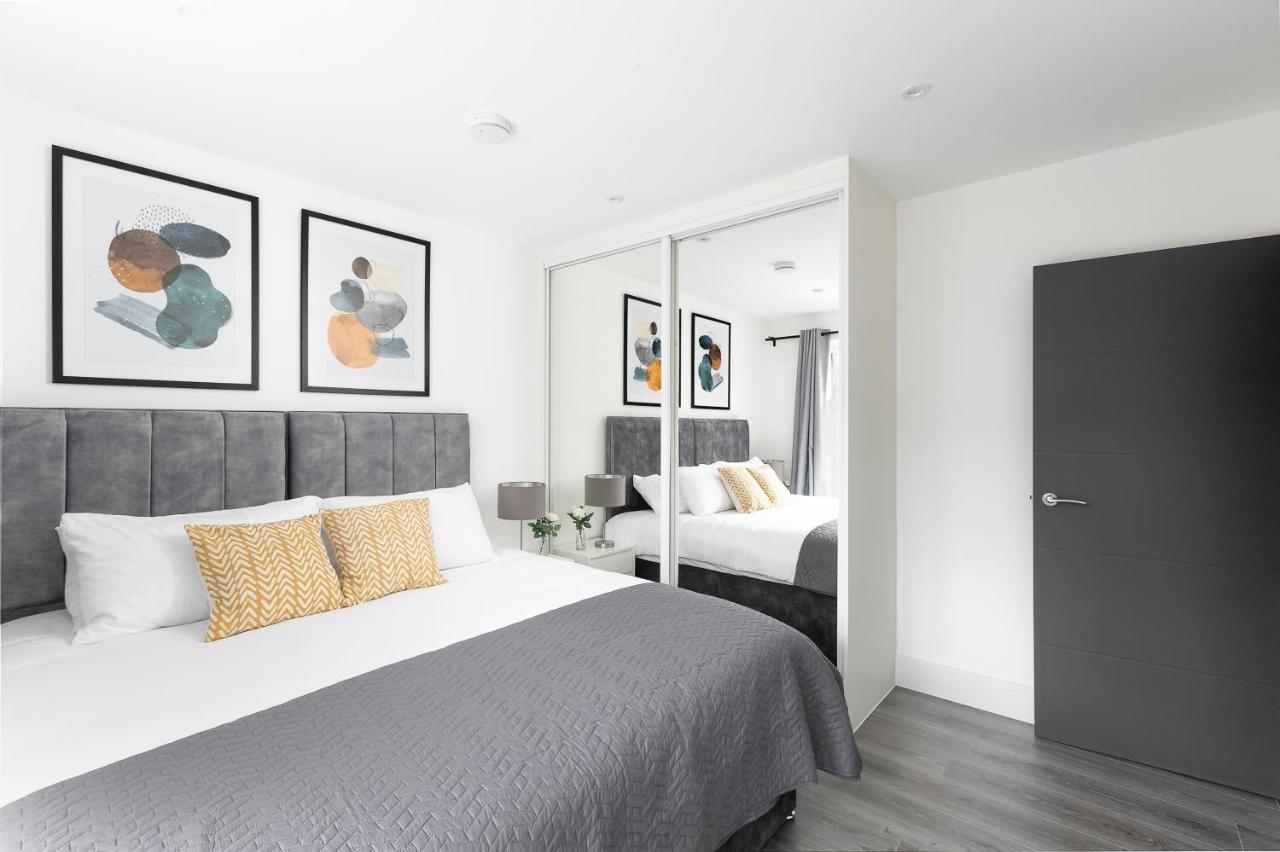 Apartment Skyvillion - London Chase With Parking & Wifi