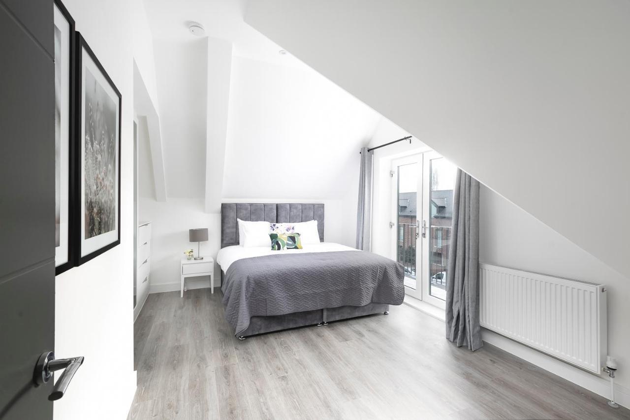Skyvillion - London Chase With Parking & Wifi Enfield
