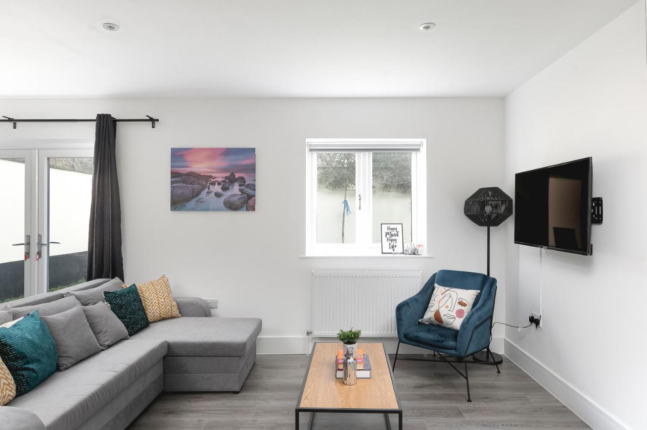 Apartment Skyvillion - London Chase With Parking & Wifi *
